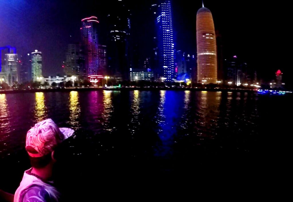 Skyline de Qatar desde un Dhow