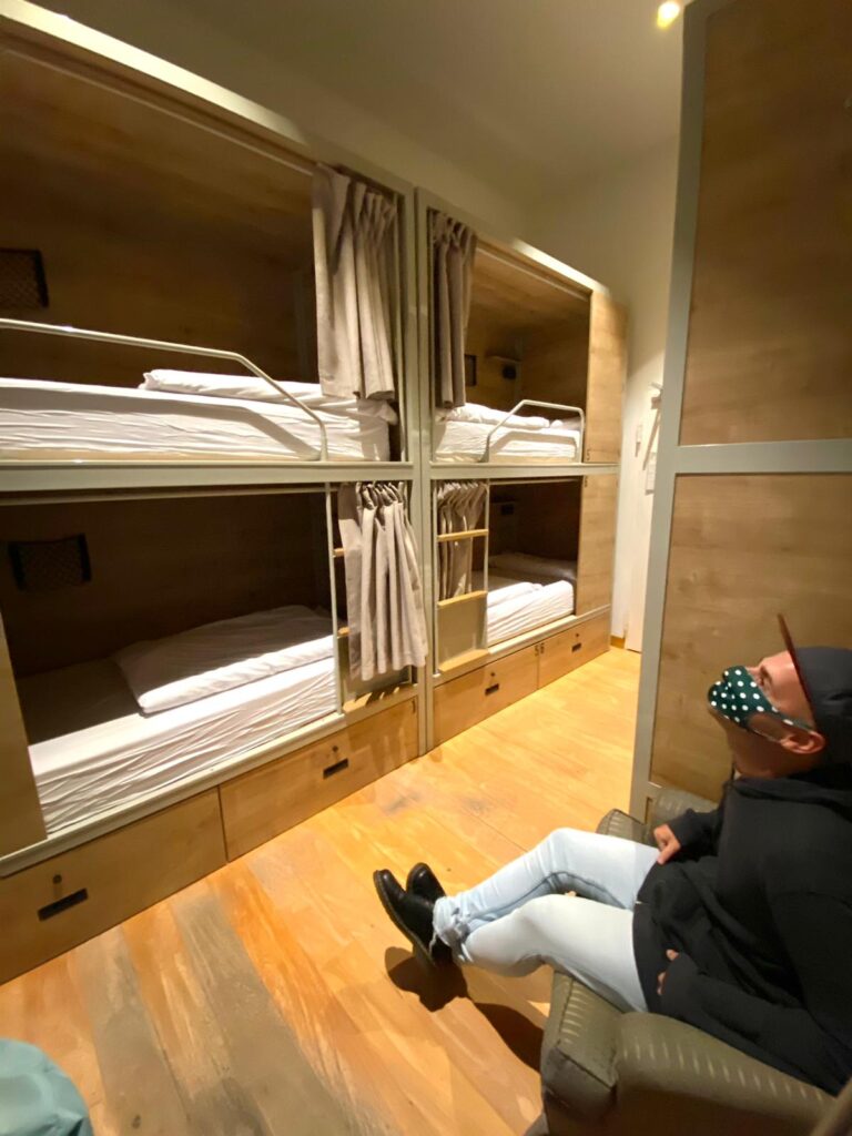 Cuartos - "A Room in the City"