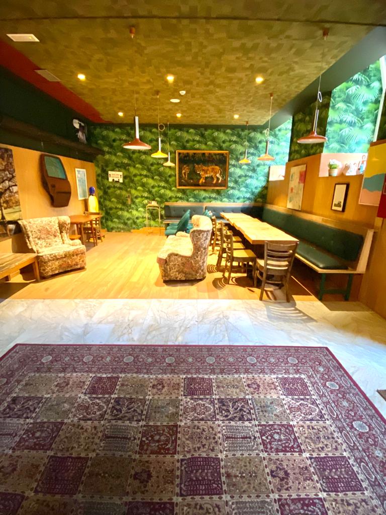 Salas comunes de "A Room in the City"