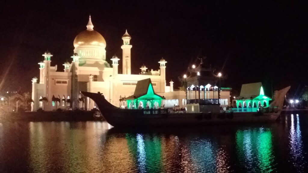 Mezquita de Omar Ali Saifuddien - Brunei