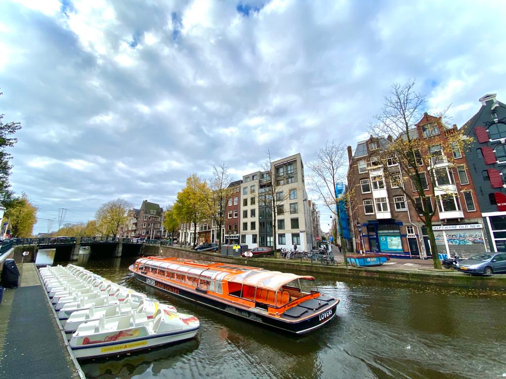 Paseo en barco por los Canales