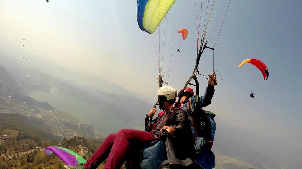 El cielo lleno de parapentes