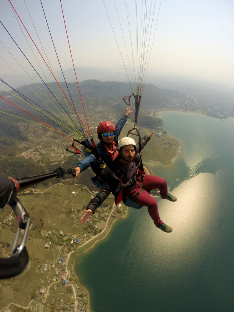 Acercándonos a la pista de aterrizaje al lado del lago