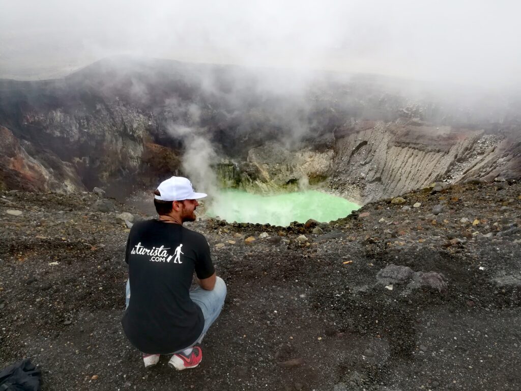 Volcán de Santa Ana con su lago