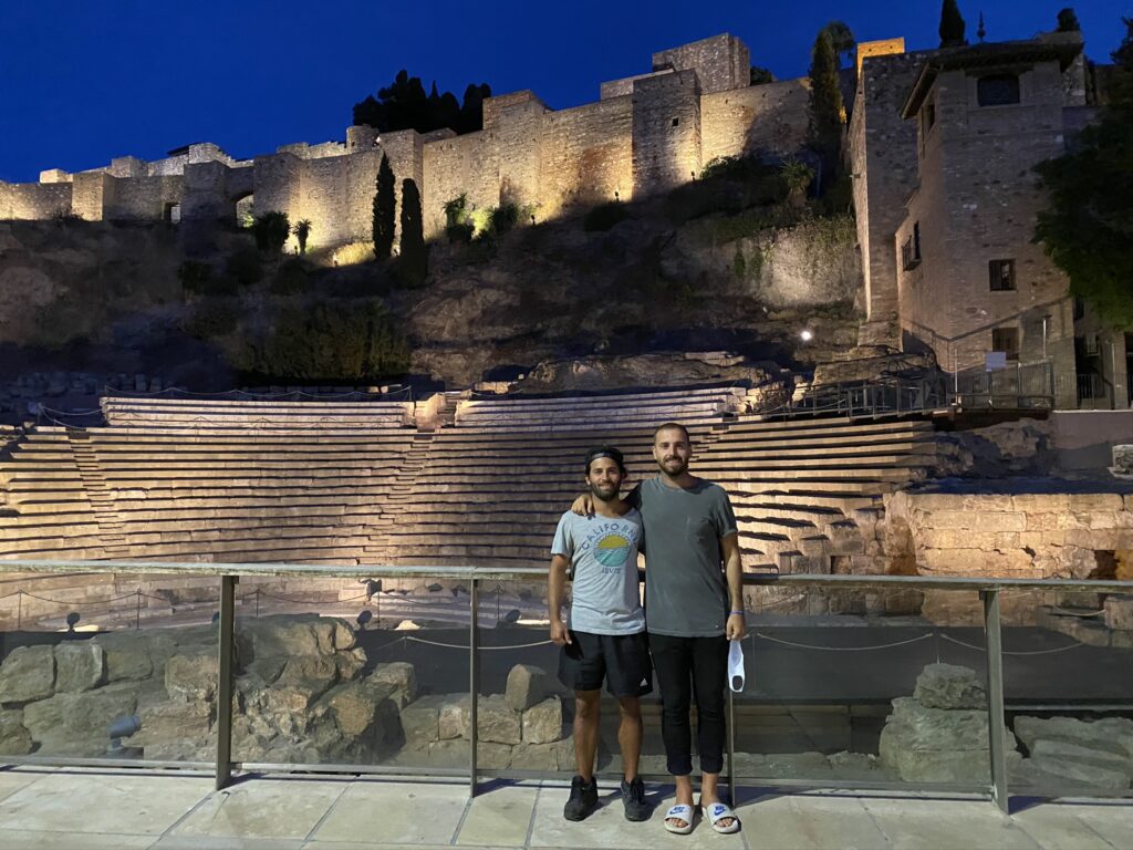 El Teatro Romano & Alcazaba de fondo - que ver en malaga