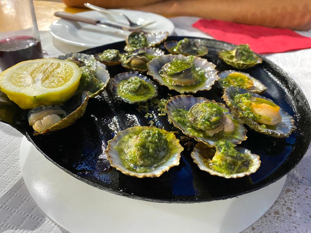 Comer lapas en un Guachinche