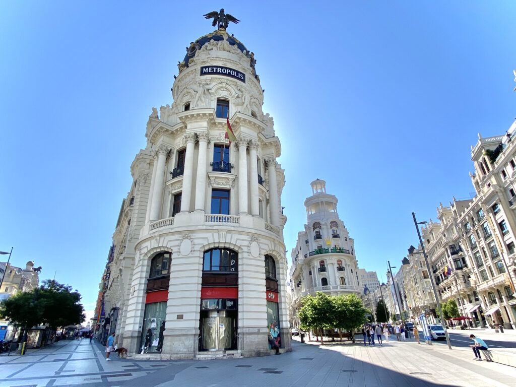 Edificio Metropolis - Lugares que no podemos dejar de ver en Madrid 