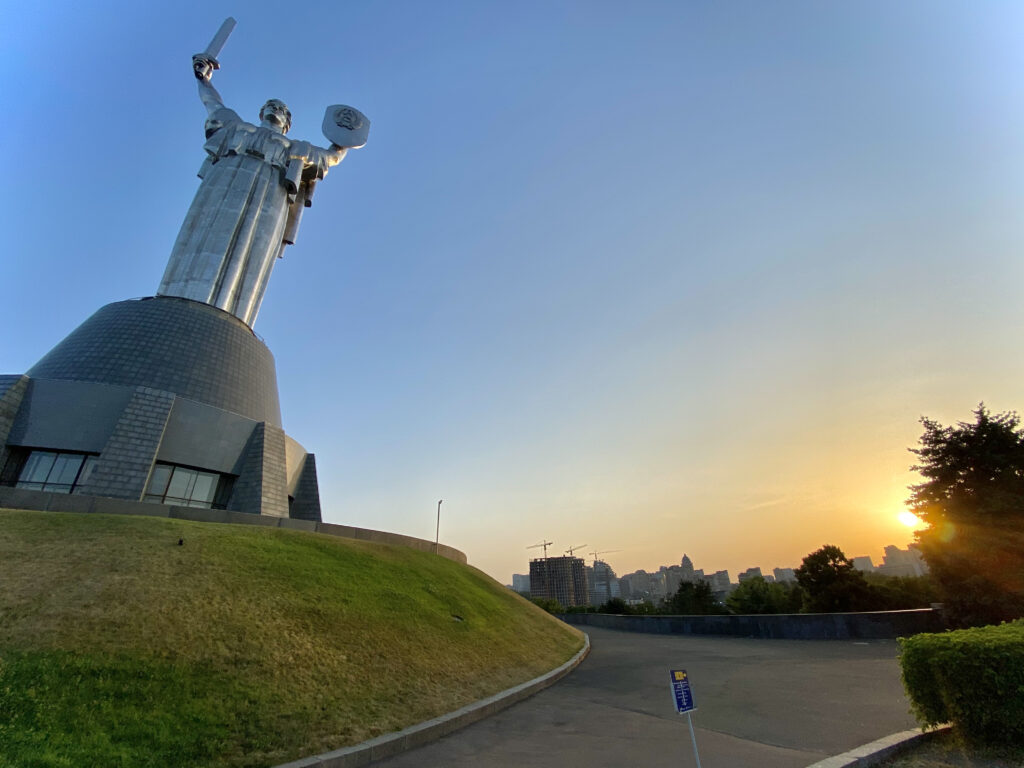 Estatua de la Madre Patria - lugares que ver en kiev
