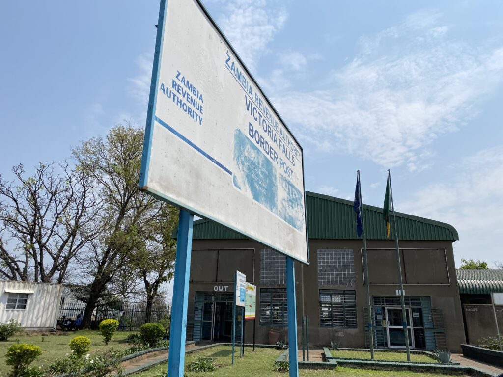 Paso fronterizo de Victoria Falls abierto