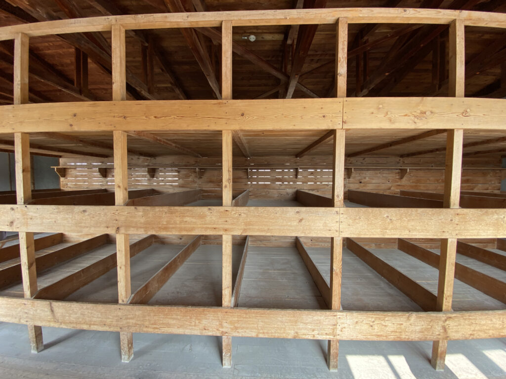 La disposición de las cuchetas en Dachau