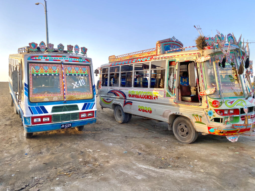 Buses públicos en Pakistán 