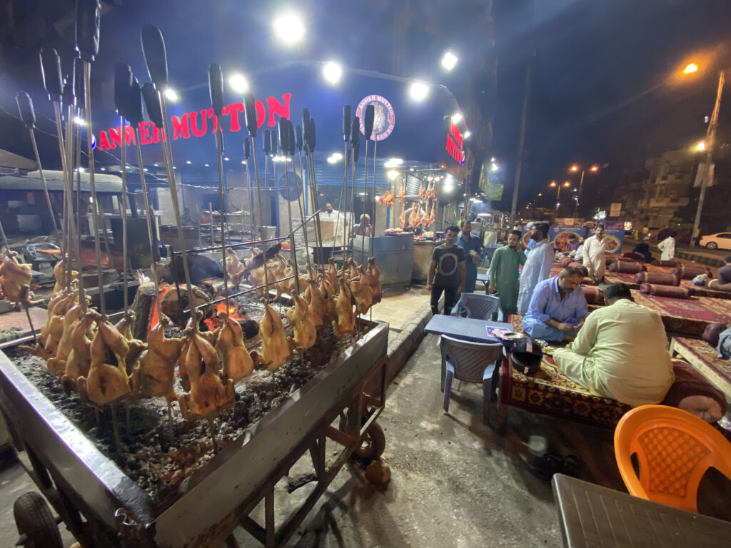 Burns Road - Donde comer en Karachi además de Do Darya