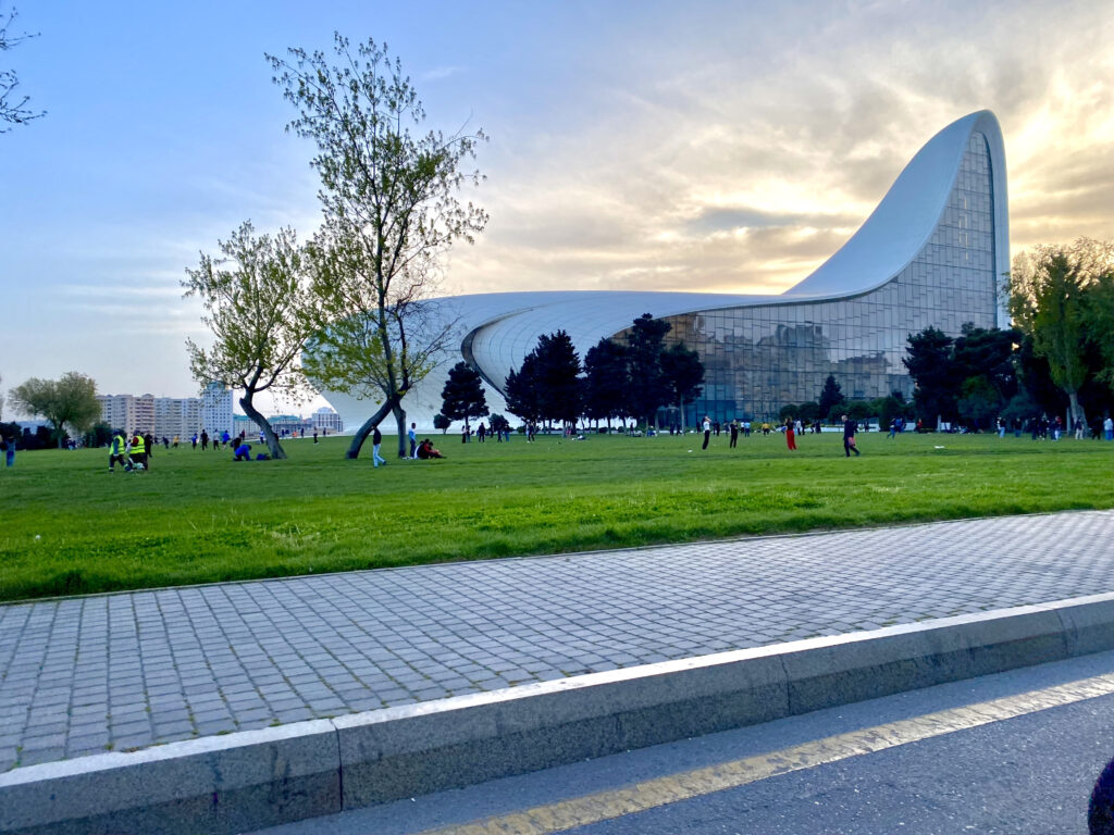 Centro Heydar Aliyev - que ver en Bakú