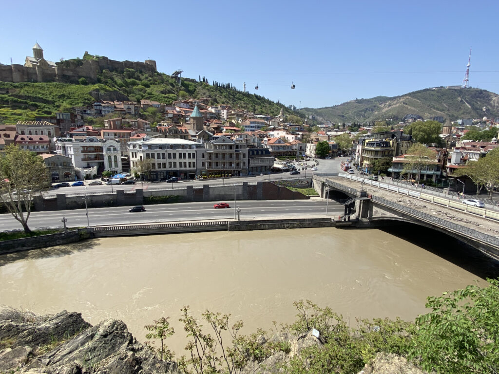 Vista desde la Iglesia de Metekhi Tiflia Georgia
