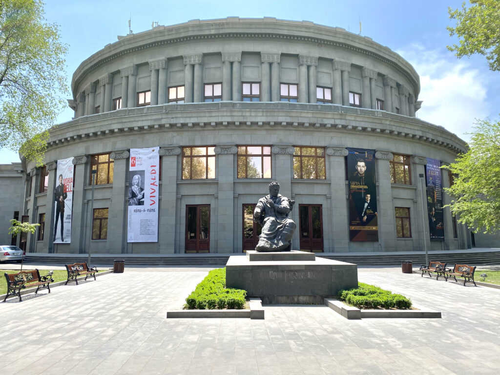 que ver en Ereván - La Ópera de Armenia y el Ballet