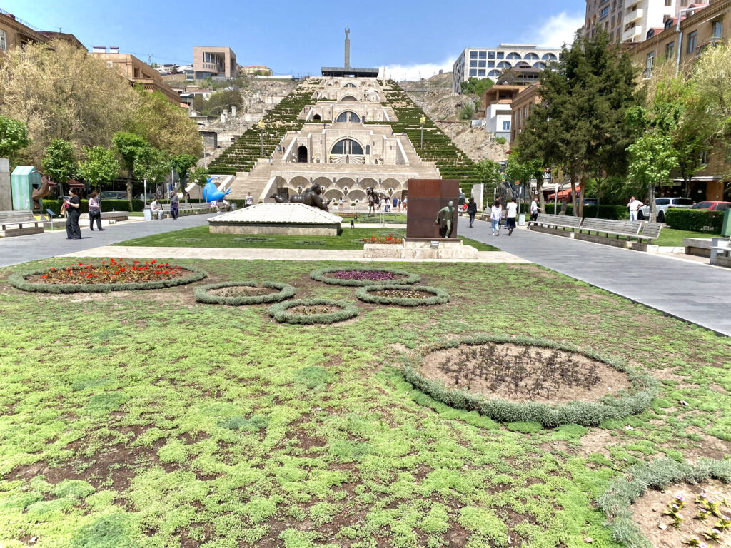 que ver en Ereván - Cafesjian Center for the Arts y Erevan Cascade