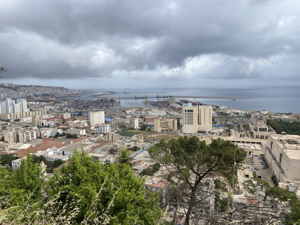 Argelia da al Mar Mediterráneo