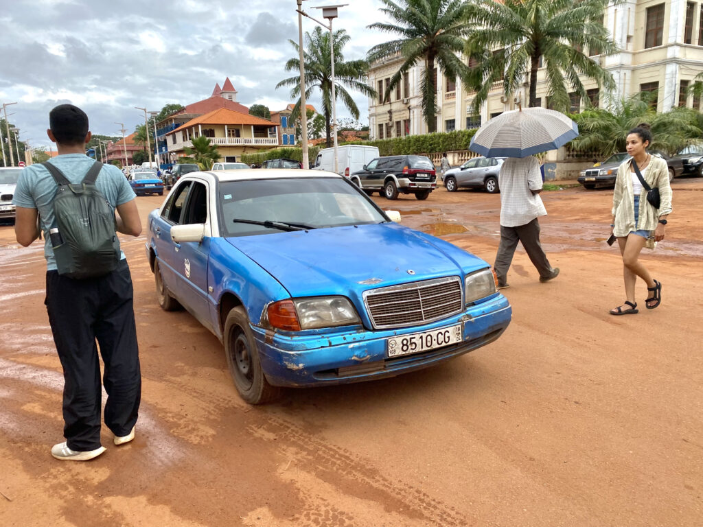 Taxis Mercedes-Benz Bissau