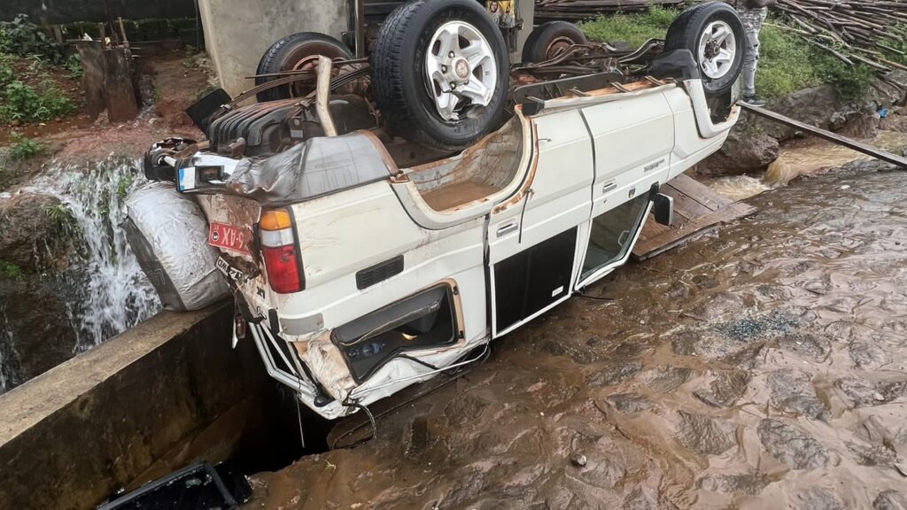 Accidente de uno de nuestros autos en Freetown