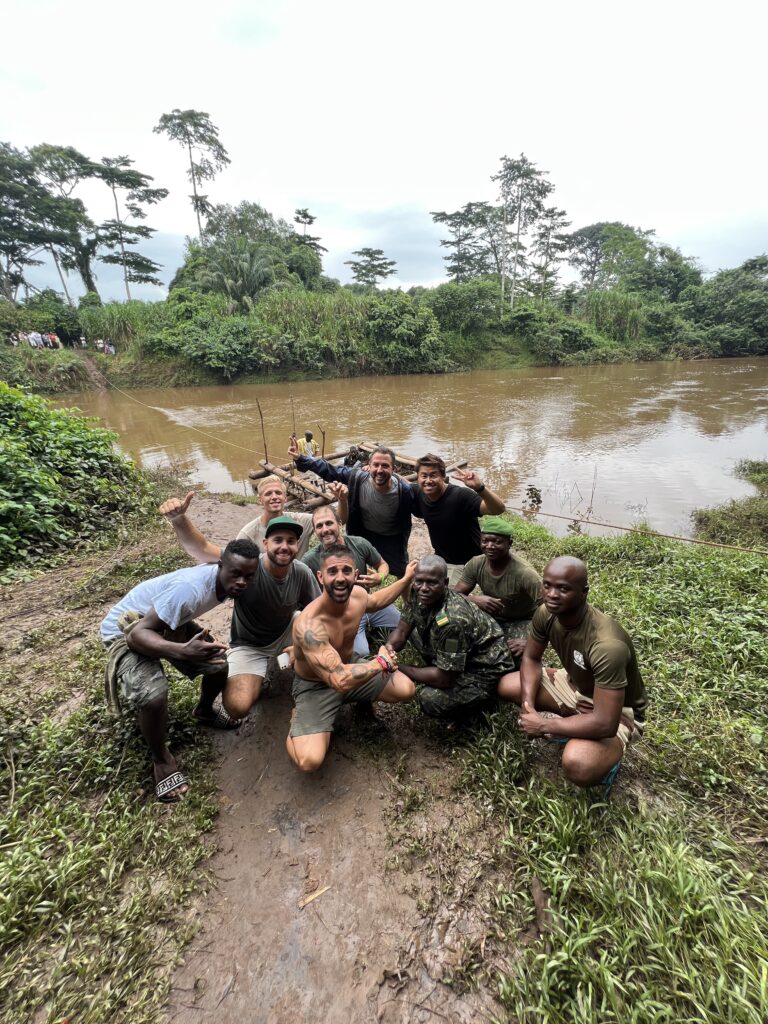 Fotos con los oficiales en Guinea