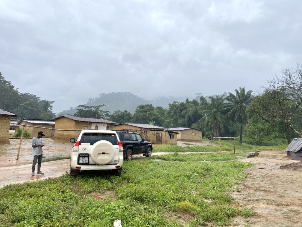 El poblado en medio de la selva