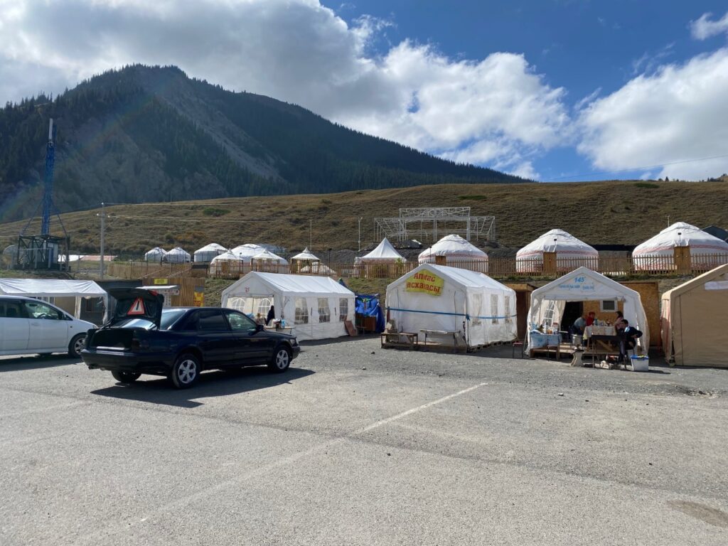 Alojamiento en el Lago Kolsai