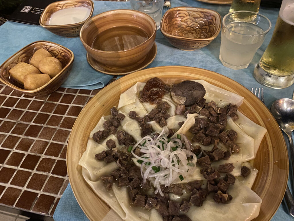 Beshbarmak - Probar la carne de caballo en Asia Central