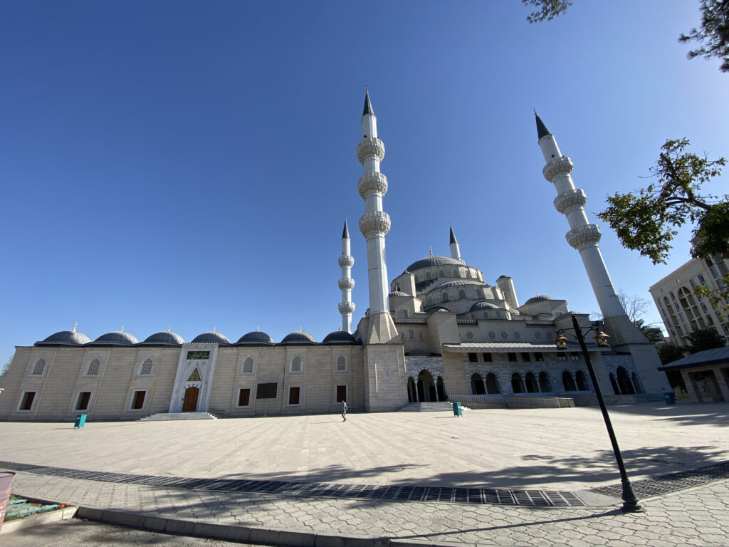 La Central Mosque - que hacer en Bishkek