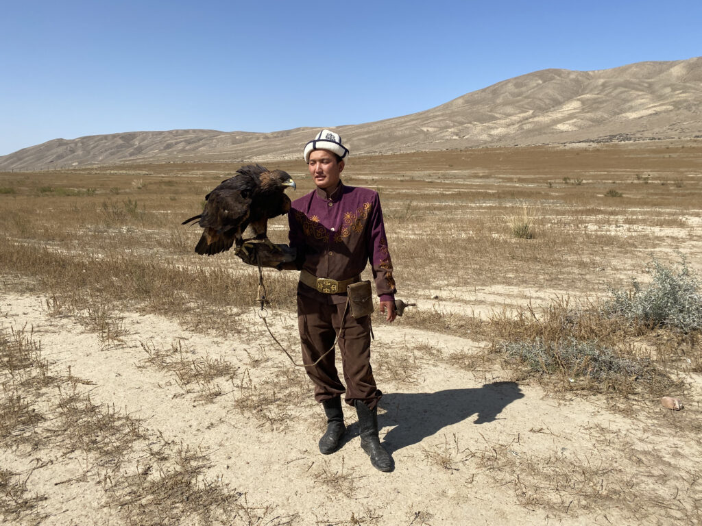 Berkushi y Águila - Cazadores con águilas en Kirguistán