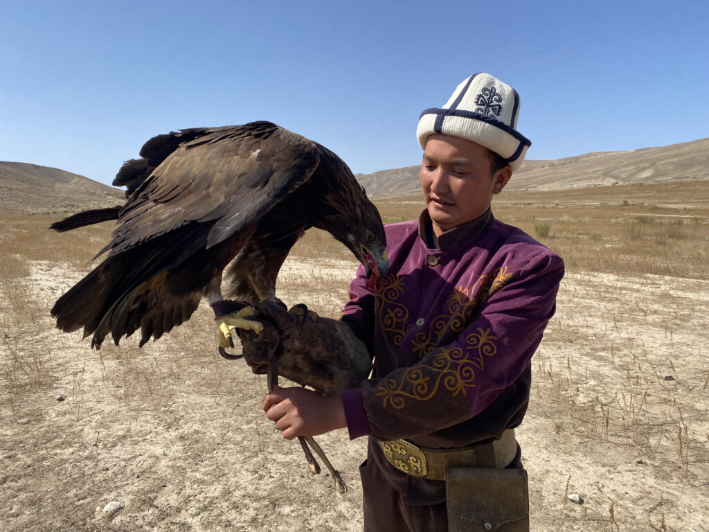 Berkushi y Águila - Cazadores con águilas en Kirguistán
