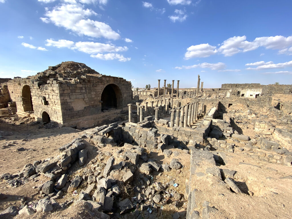 Baños públicos, Fuente pública y la mezquita de Antigua Bosra