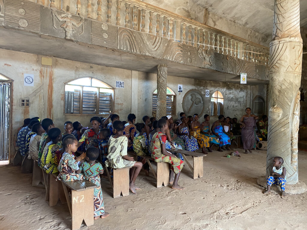 Interior del Chameleon Temple - Benin