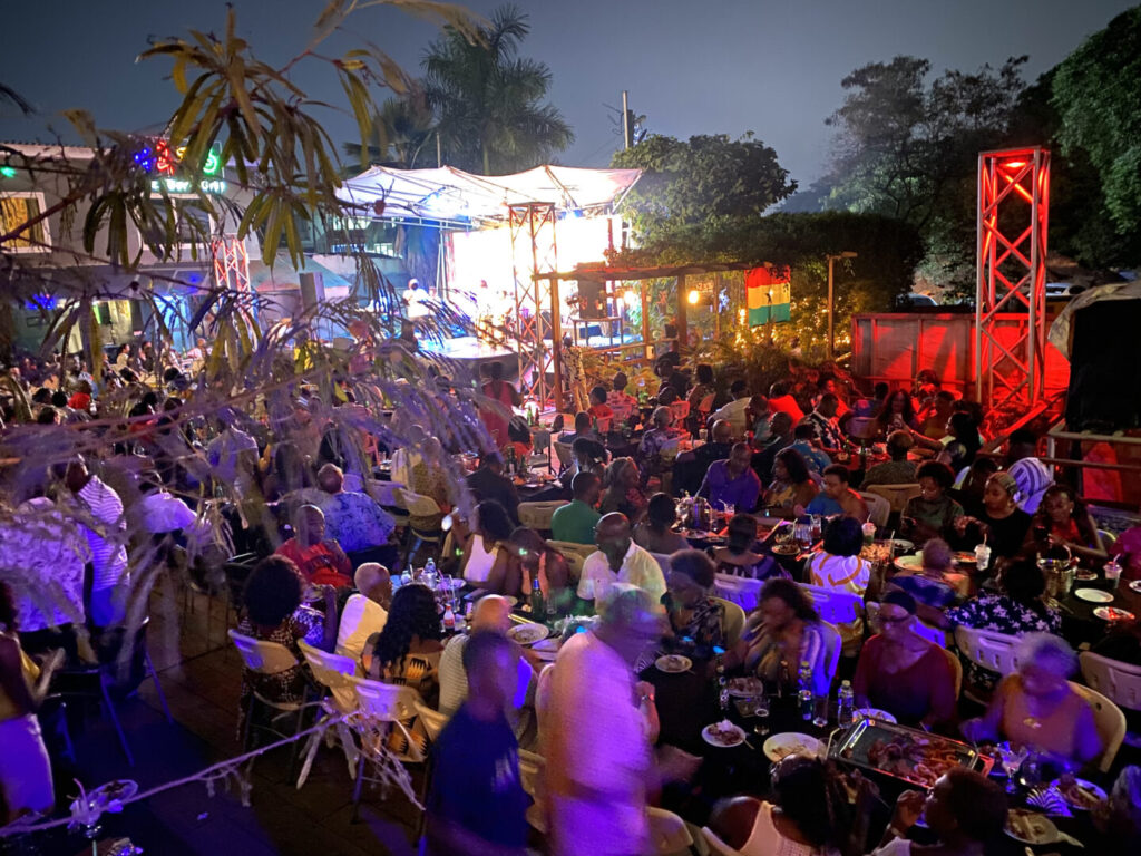 233 Jazz Bar and Grill - Donde comer en Accra