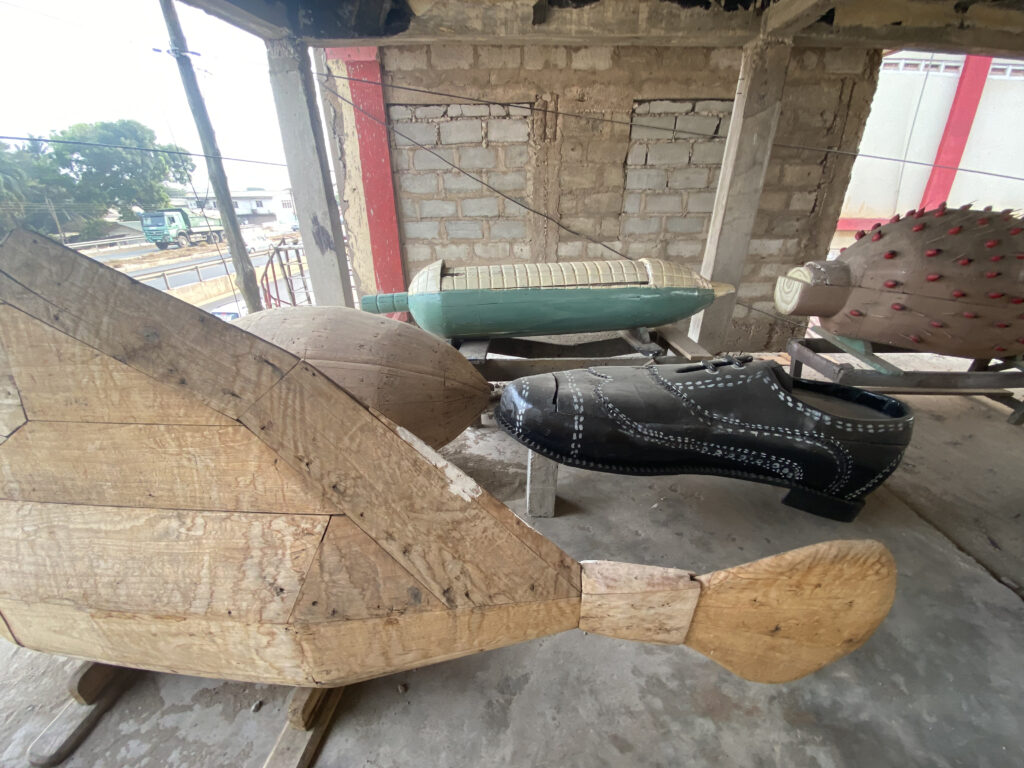 Fábrica de Ataúdes en Accra Ghana