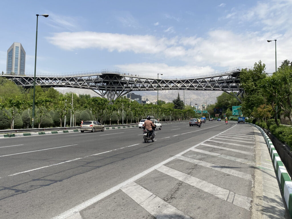 Tabiat Bridge - Puente famoso de Teherán